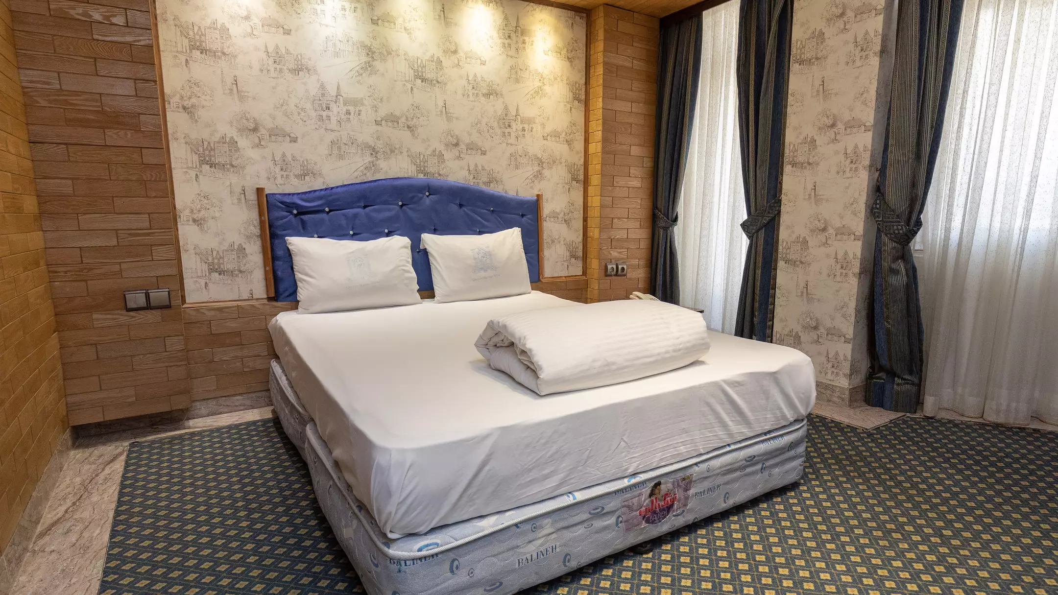 Alibaba https://cdn.alibaba.ir/ostorage/hotel-accommodation-images/674eb0de10d0d5745be3d49b_هتل مرمر - اتاق دوتخته دبل (1).webp